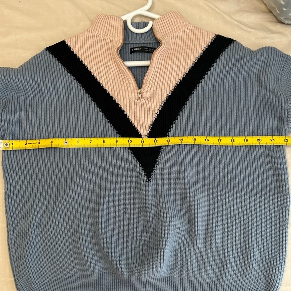 🩵SHEIN V-Neck Colorblock Hoodie - Blue, Pink, Black - Picture 5 of 7